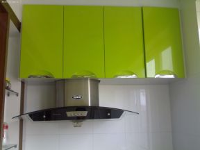 2023现代风格小厨房果绿色橱柜装修图片
