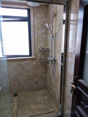 2023新中式简约风格卫生间淋浴房防滑砖装修图片