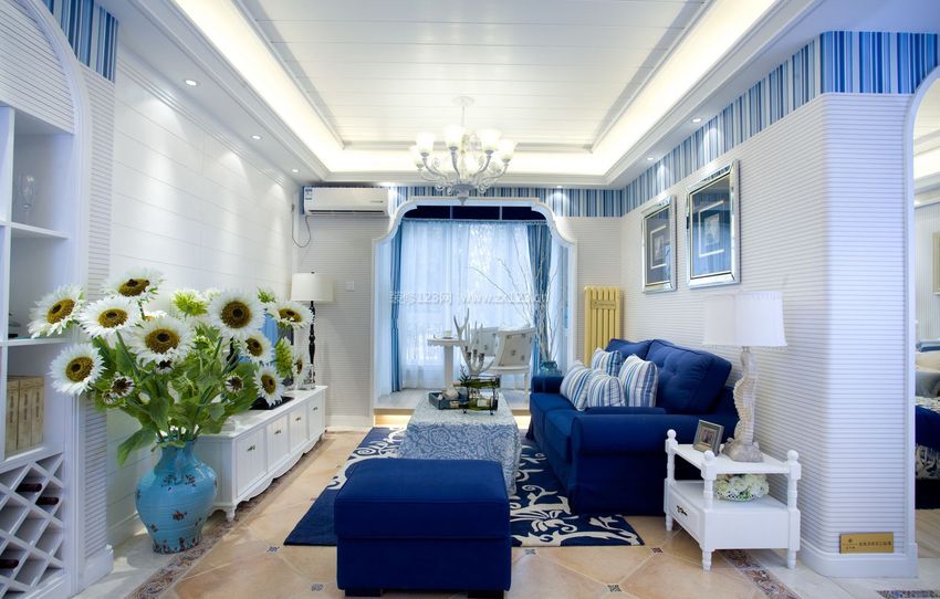 客厅地中海风格装修 2020蓝色沙发装修效果图