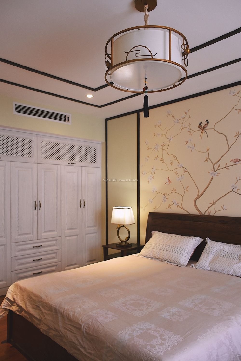 新中式风格卧室床头背景墙装修图片
