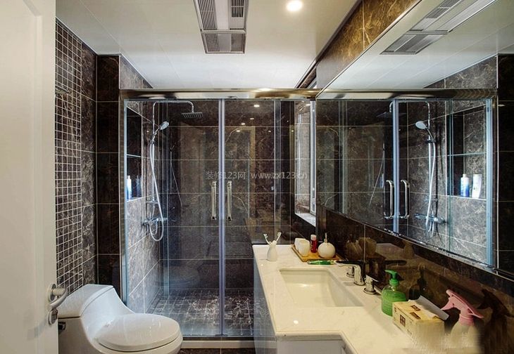 现代简约风格三居室卫生间装修实景图