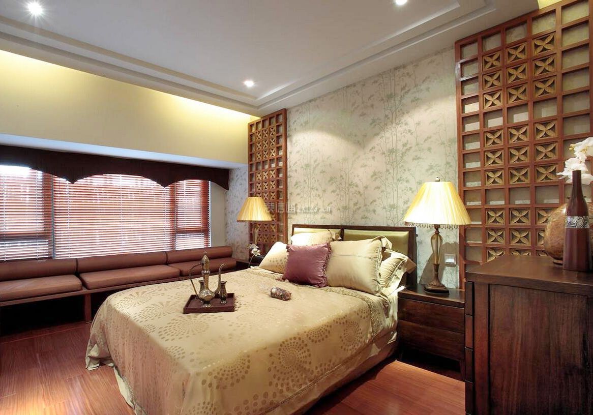 东南亚家装卧室背景墙两边造型设计图片