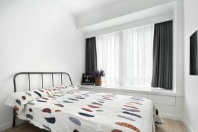 北欧风格卧室铁艺床装修设计图片