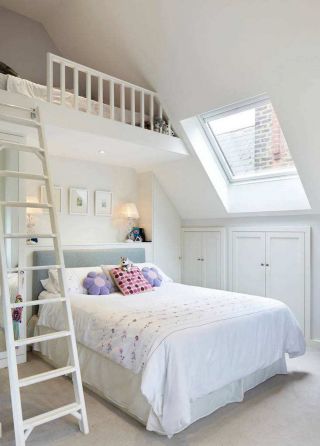 北欧风格斜顶阁楼白色卧室天窗设计图片