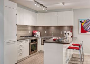 现代风格厨房板式橱柜设计效果图片