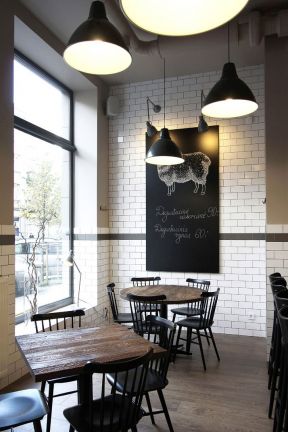 小型咖啡店背景墙装饰画设计图片赏析