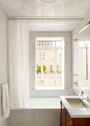 超小浴室白色浴帘装修效果图赏析