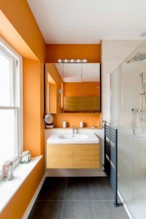 2020橙色背景墙简欧卫生间效果图 浴室毛巾架效果图片 