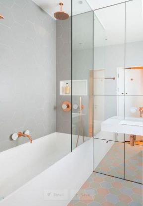 超小浴室浴缸装修设计效果图