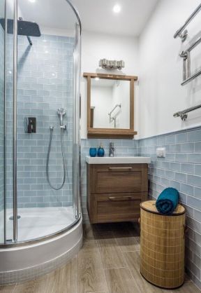 超小浴室淋浴房半弧形装修效果图