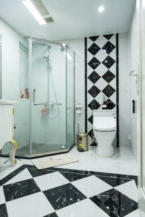 时尚黑白卫生间菱形铺砖设计图片