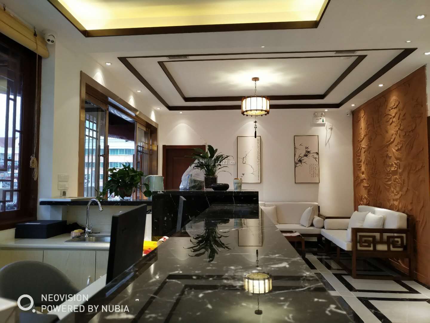 2023新中式風(fēng)格會所休息區(qū)背景墻裝修設(shè)計圖片