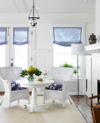 欧式风格室内休闲区白色餐桌图片