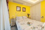 两房卧室黄色墙面装修设计图片