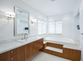 高档浴室镜子装饰设计图片