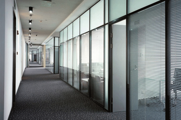 广州办公室装修玻璃隔断价格如何