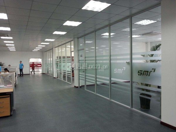 广州办公室装修玻璃隔断价格如何