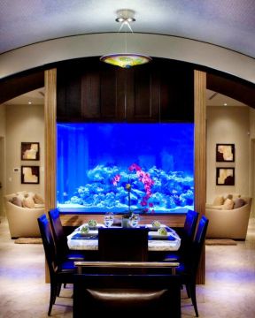 家庭客厅餐厅隔断鱼缸装修设计图