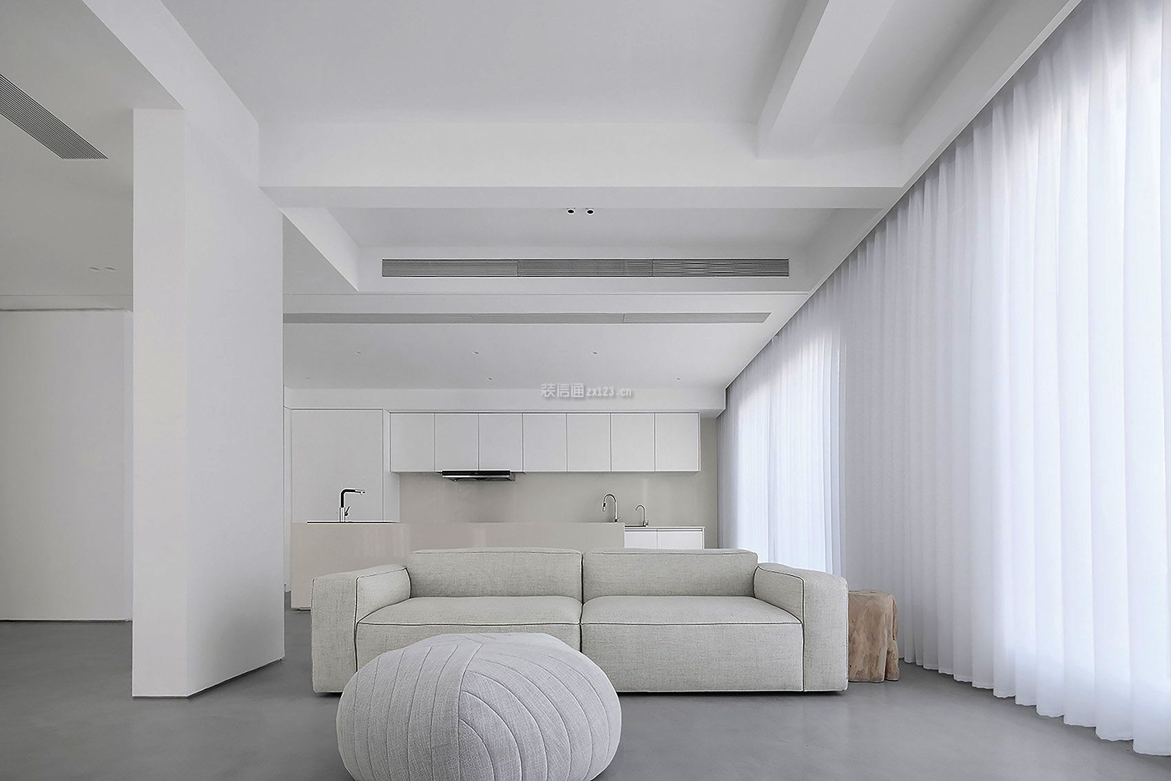 极简主义白色客厅窗帘装饰设计图片