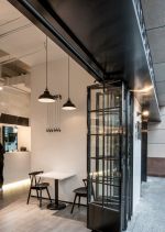 现代风格咖啡厅玻璃折叠门设计图片