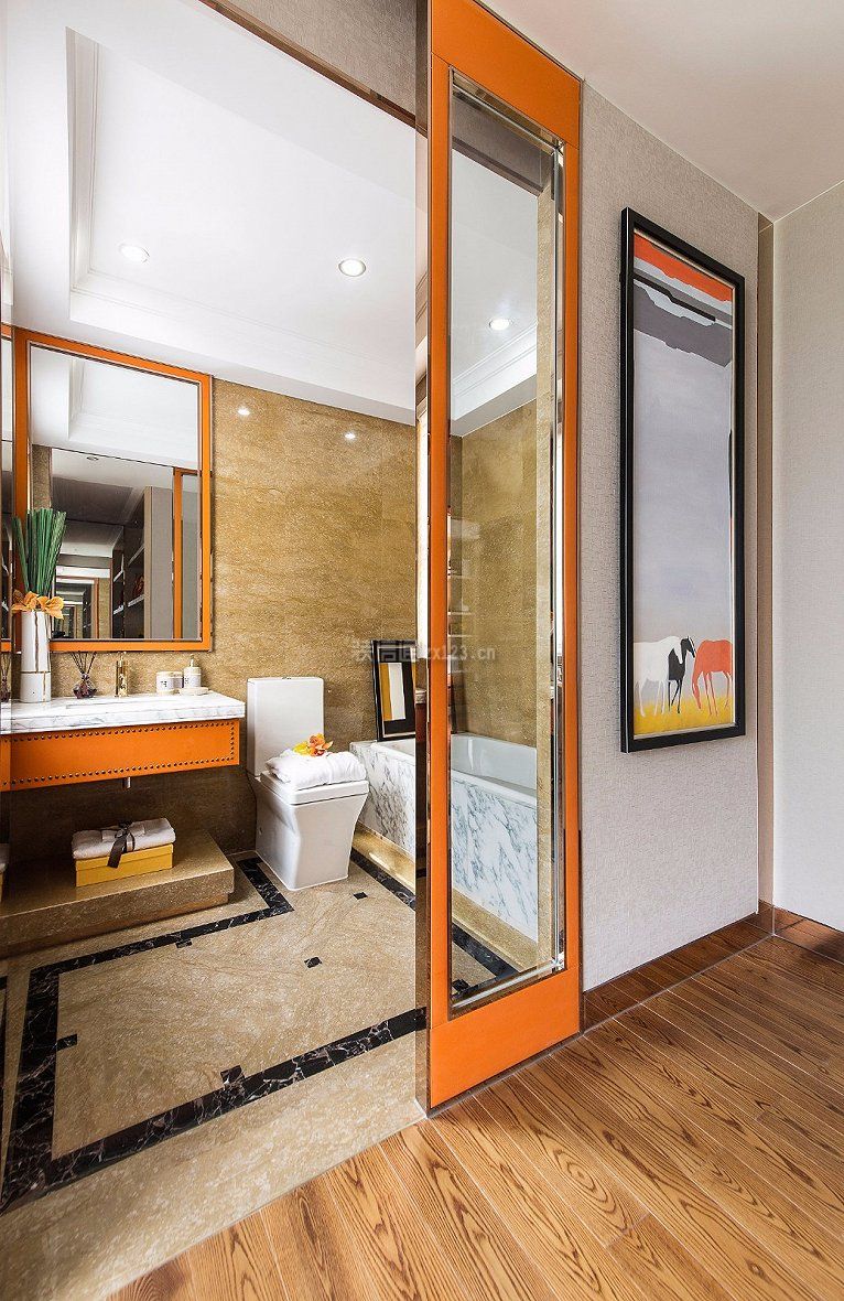 轻奢现代风格卫生间玻璃门隔断设计图片