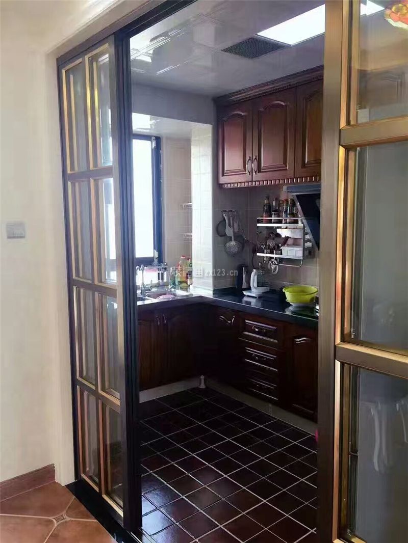 湘熙水郡110平米三居室美式风格厨房装修效果图