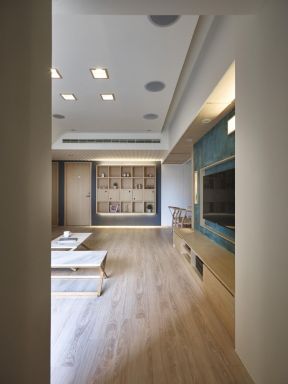 日式简约120平四居客厅地板设计图片