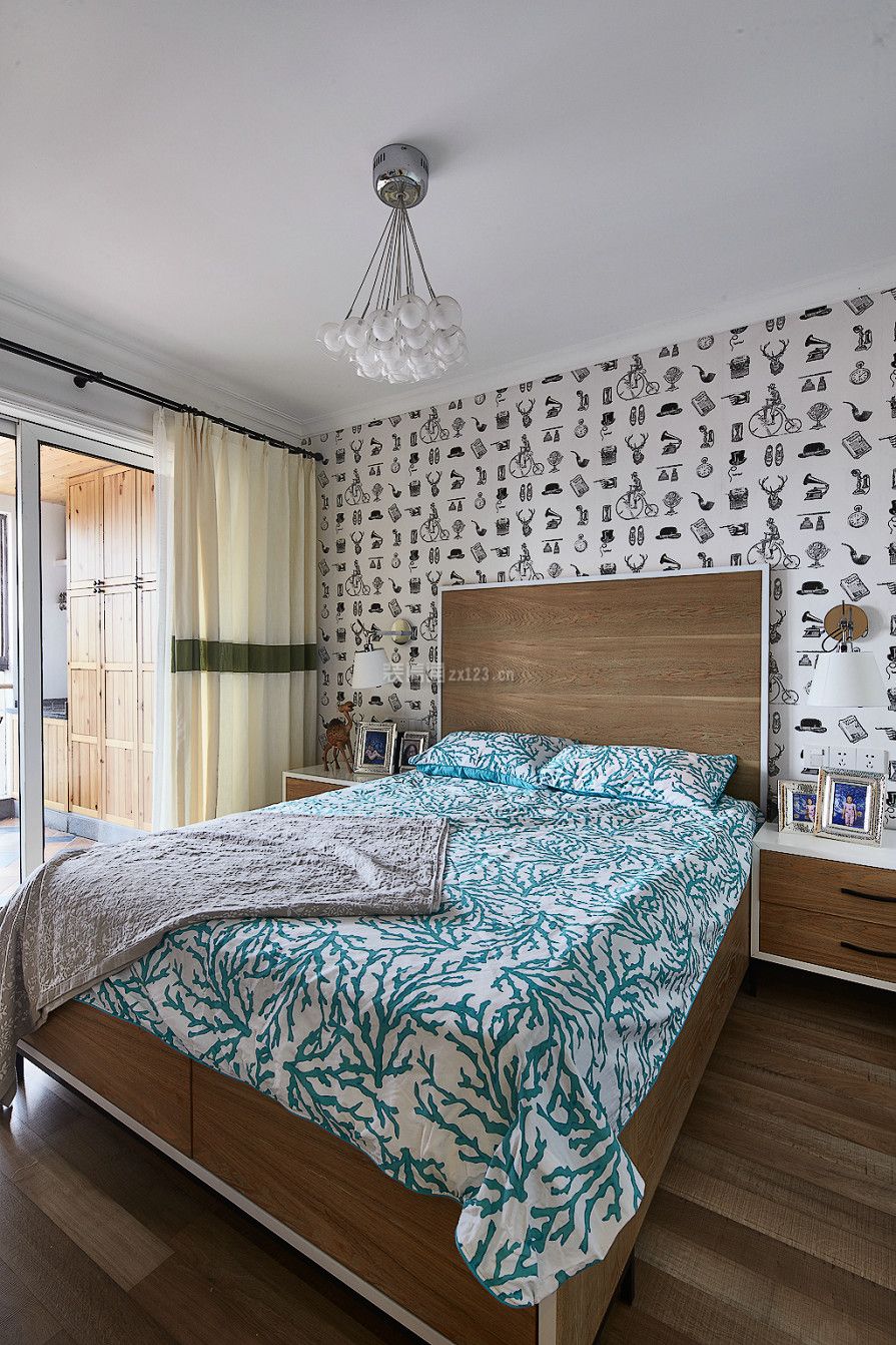 簡(jiǎn)約風(fēng)格120平方米三居臥室實(shí)木床裝修設(shè)計(jì)圖片