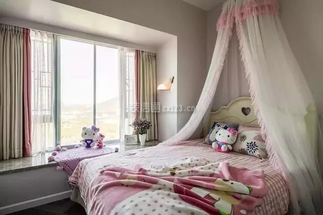 简约风格150平米三居女生卧室飘窗装修实景图
