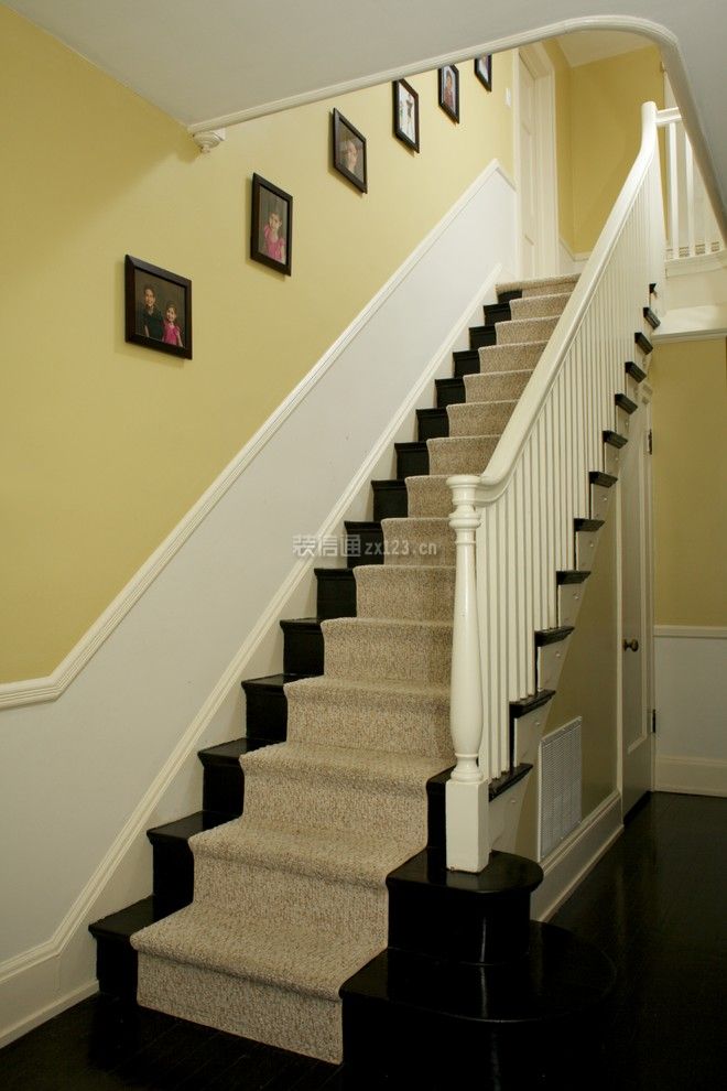 2021家庭楼梯间装饰效果图片