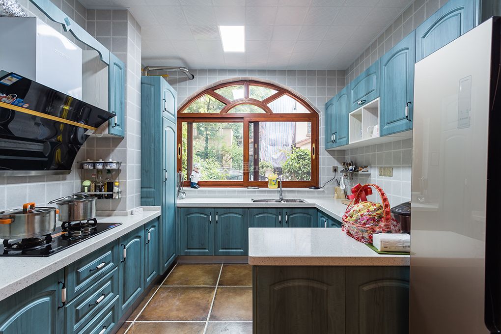 别墅厨房整体装修设计效果图片