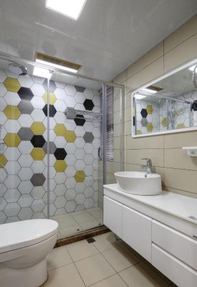105平方房子现代卫生间墙砖设计图