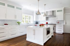 白色厨房装修效果图 2020白色厨房橱柜效果图  