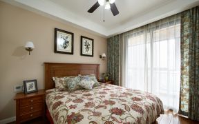 简美式风格卧室窗帘搭配设计图片