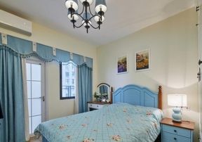 99平米小户型卧室蓝色窗帘搭配设计图片