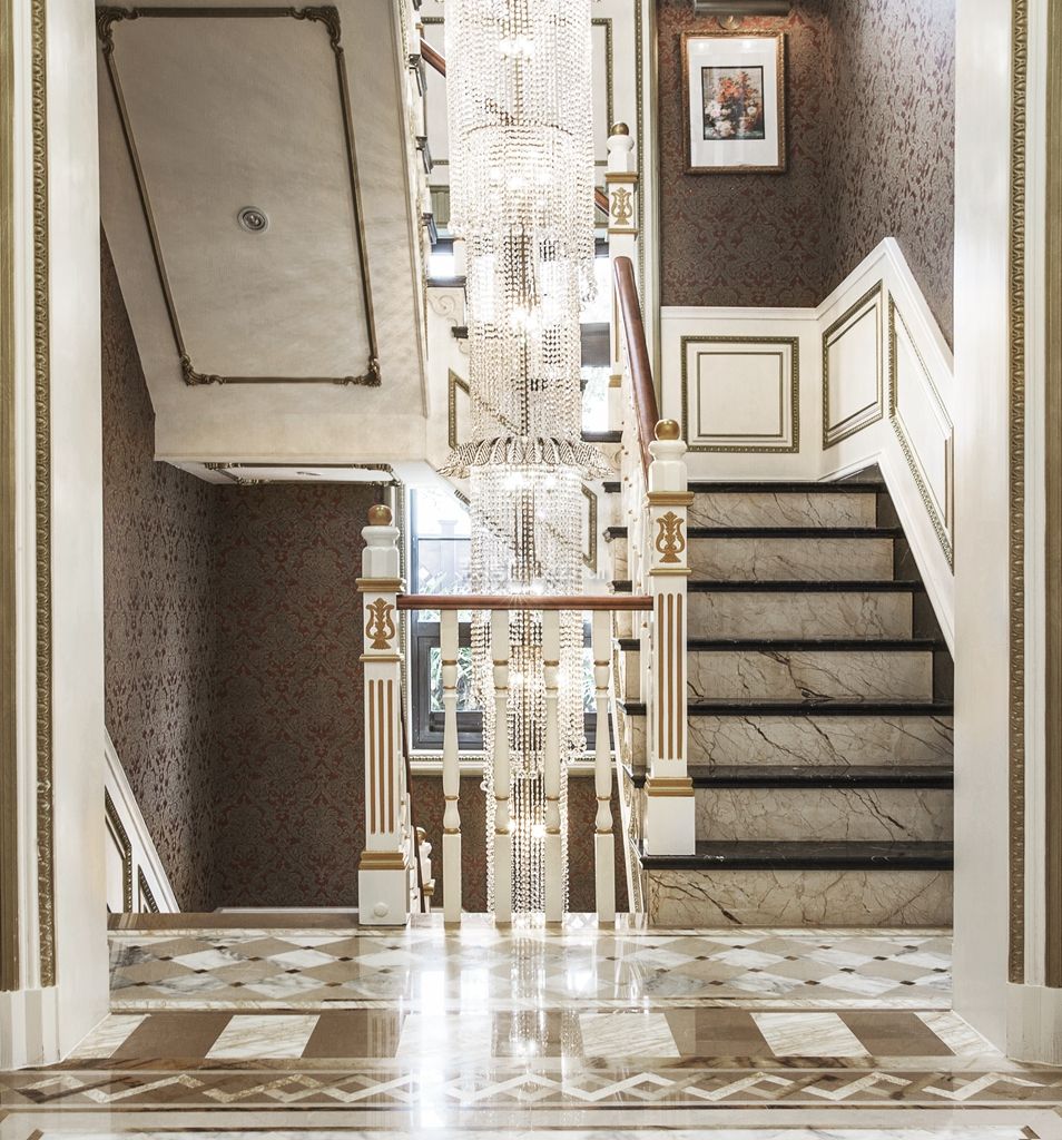 巴洛克风格350平米别墅楼梯装修设计图片