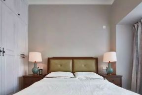现代美式风格131平米四居卧室台灯装修图片