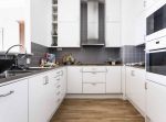 北欧简约风格厨房白色橱柜设计图片