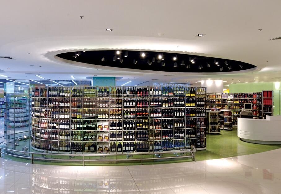 红酒超市室内创意酒架装修设计图