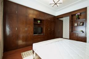 现代中式风格96平三居室卧室衣柜电视墙设计图