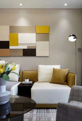 现代简约120平方米三室客厅沙发墙挂画布置图片
