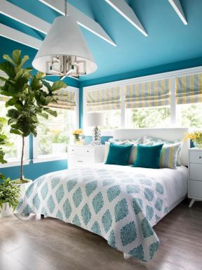 北欧风格蓝色卧室观景窗户设计图片