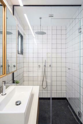 120㎡三居室北欧风格卫生间白色瓷砖设计图片