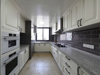 跃层房屋长方形厨房橱柜装修设计图