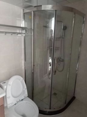 现代简约88平米二居卫生间淋浴房装修实景图片