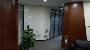 现代简约风格500平米办公室过道背景墙装修实景图片