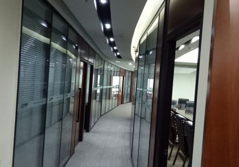 长沙时代广场沉稳风格500平方米办公室装修实景图