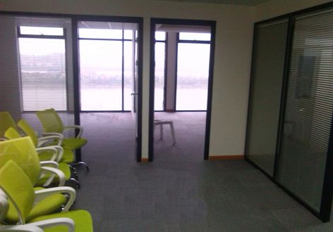 长沙达美现代风格280平方米办公室装修实景图