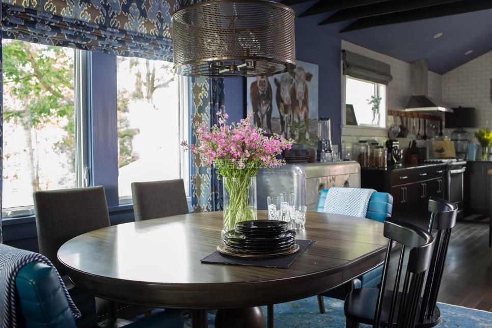 2023英伦风格家庭餐厅圆餐桌布置图片