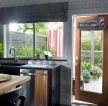 2023英伦风格家庭厨房玻璃门装修图片